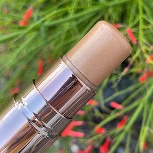 ANASTASIA BEVERLY HILLS Stick Highlighter in “Iced Out”